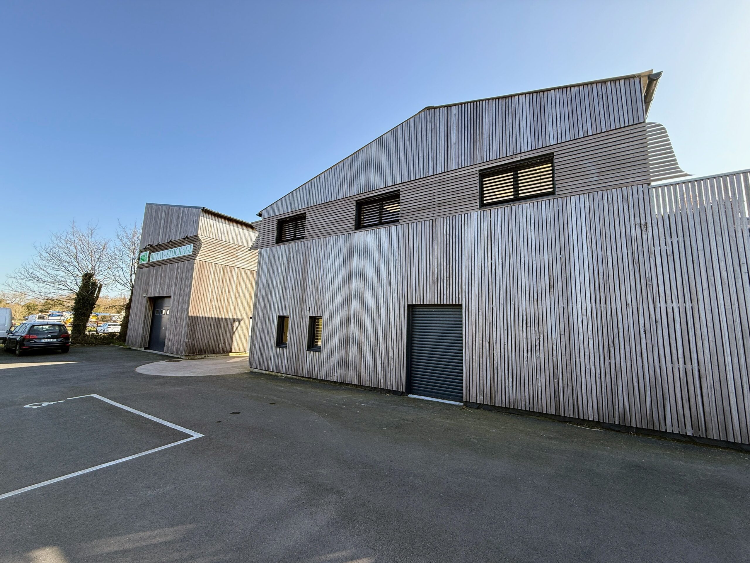 Parking stockage facade